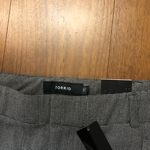 BNWT Torrid Grey Structured Trousers sz18R - Picture 6 of 8